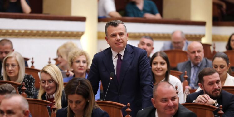 ‘Territorialja’, Balla-opozitës: S’ka kërkesë për zgjatje afati! E keni Kuvendin si shkollë nate, ikni e vini kur të doni