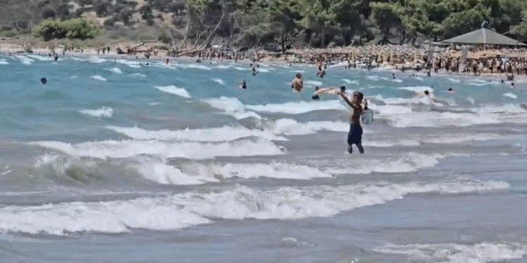 Era ‘trazon’ detin, autoritetet ngrenë flamurin e kuq në plazhet e Vlorës!
