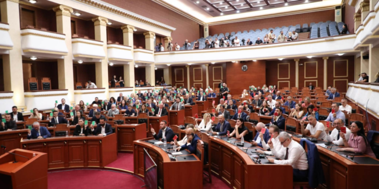 Me 75 vota pro, Kuvendi kalon me procedurë të përshpejtuar huanë 302 milionë $ nga SHBA