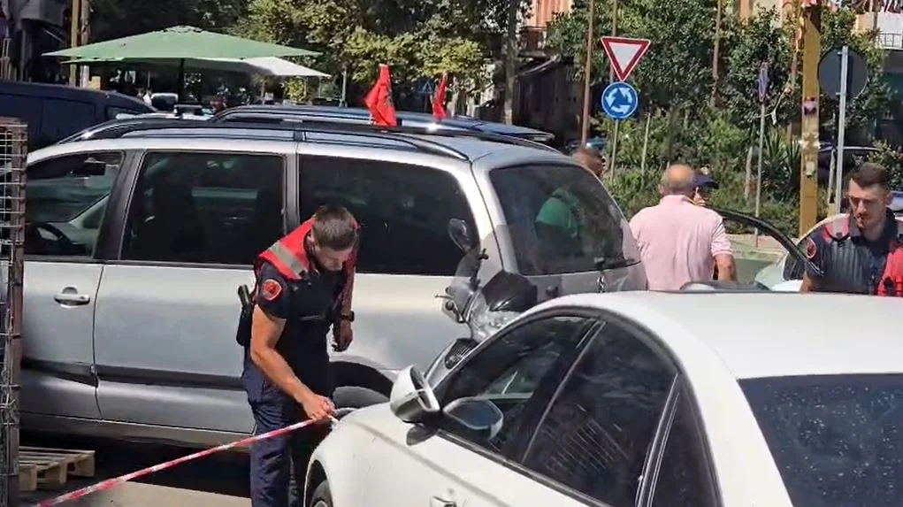 Sherr fizik mes të rinjve në Durrës, njëri prej tyre përfundon në spital
