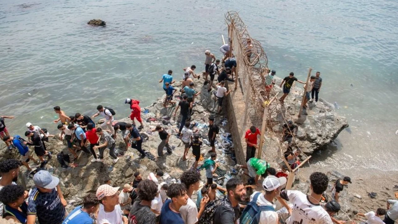 Kriza e emigrantëve në Ceuta, Spanja kritikon BE-në për mungesë solidariteti: Po mbani qëndrim egoist