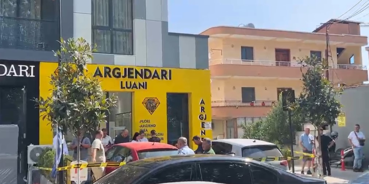 Një herë si klient, pastaj si grabitës? Çfarë dihet për vjedhjen e argjendarisë në Kamëz