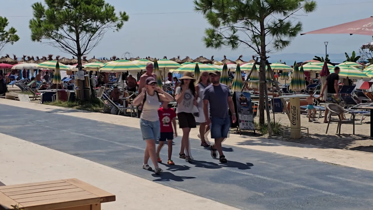 Tarifë mjekësore për të huajt/ Pesë qendra punojnë 24 orë në Durrës, mbi 4.500 pushues marrin ndihmë në bregdet